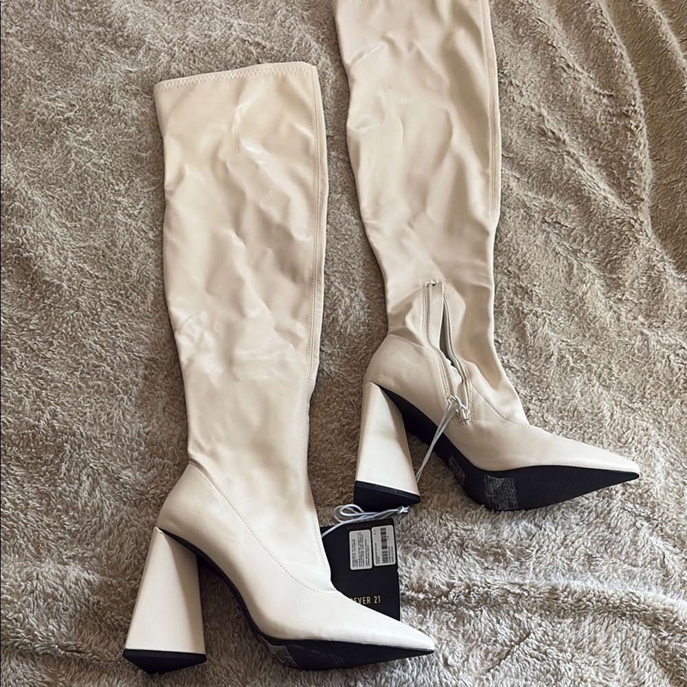 Elegant Cream Knee-High Boots pointed toe and square heel. New with tags 7.5.